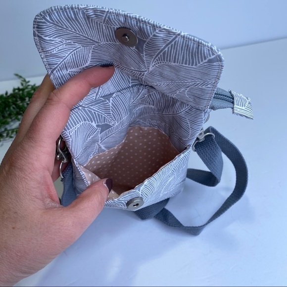 Hand.Made Grey & White Leaf Print Soft Crossbody Bag NWOT - Picture 5 of 11